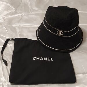 New Authentic CHANEL Black and White Woven Bucket Hat Double Sided